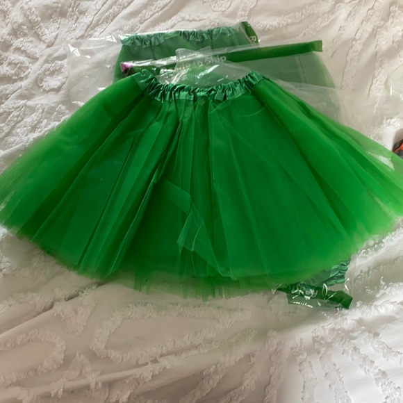 NIB Green tutus brand new 2-4T ST pattys day? - Picture 1 of 2